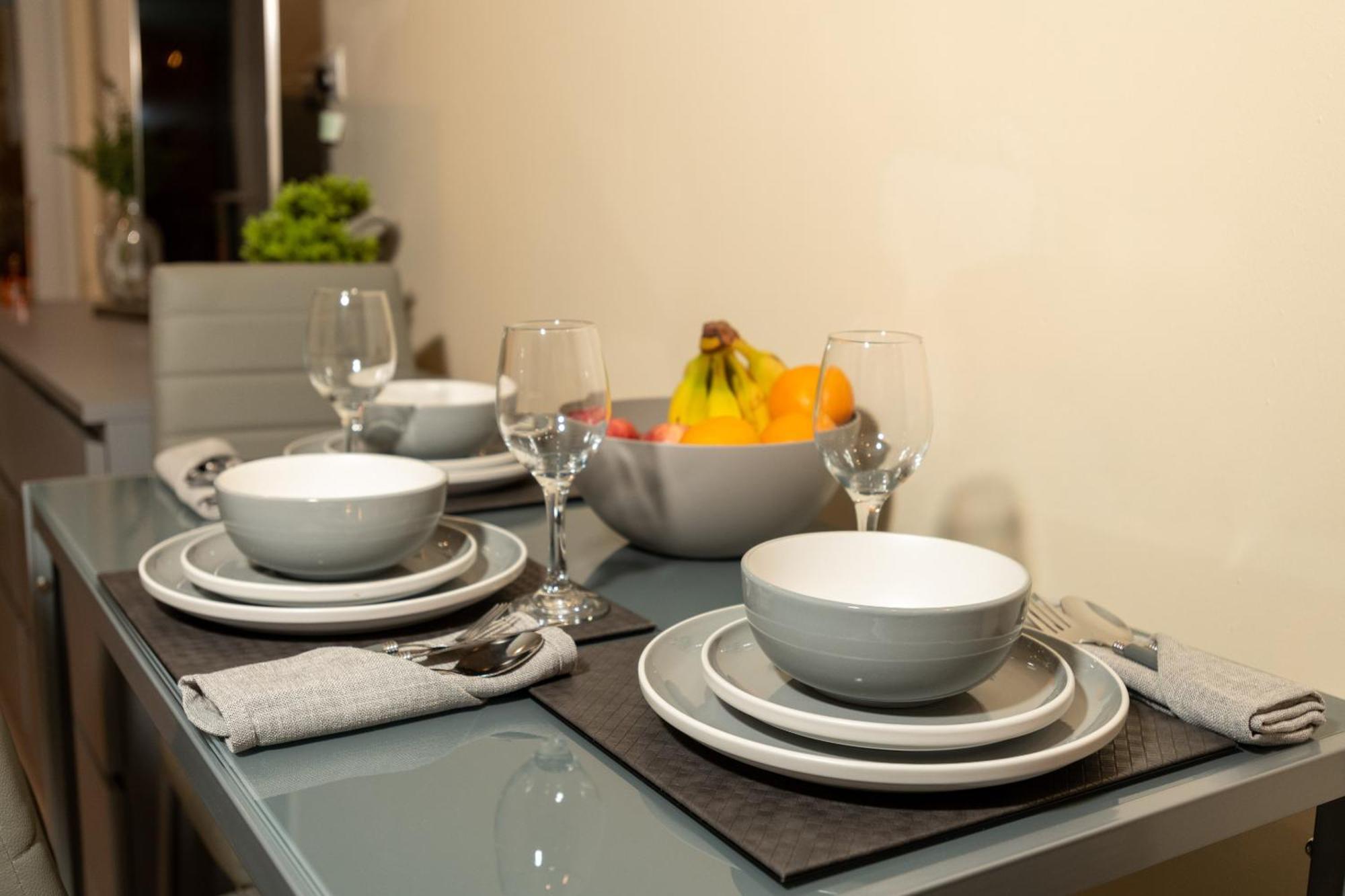 Cosy 1 Bedroom Basement Apartment With Private Patio Area London Exterior photo