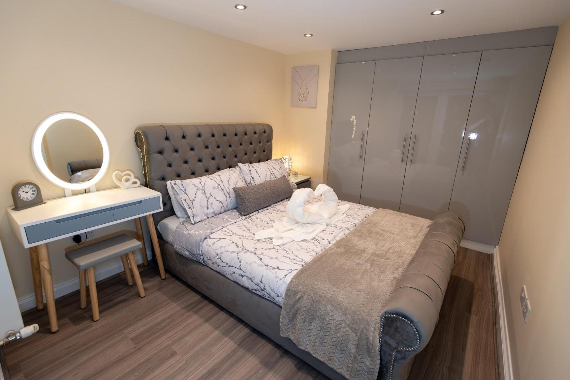 Cosy 1 Bedroom Basement Apartment With Private Patio Area London Exterior photo